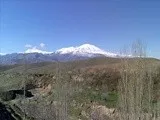 На вершине горы Гошгар установлена памятная доска, посвященная Гейдару Алиеву